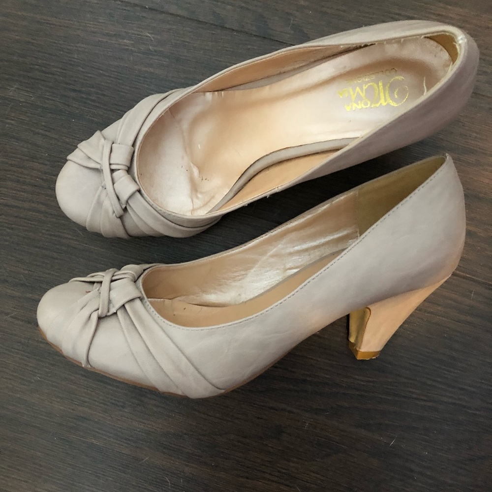 Nude kitty heels 👠 🥰